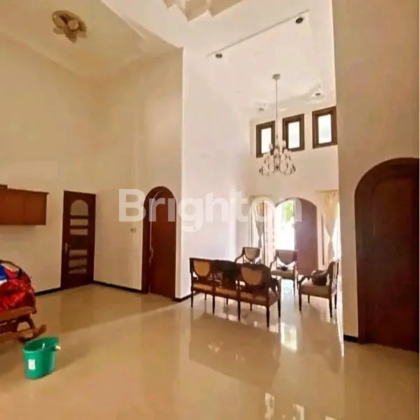 image RUMAH MEWAH 300M² DEKAT BANDARA, 10 MENIT KE UMS COLOMADU (3)