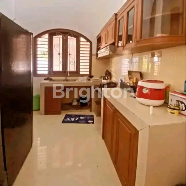 image RUMAH MEWAH 300M² DEKAT BANDARA, 10 MENIT KE UMS COLOMADU (5)