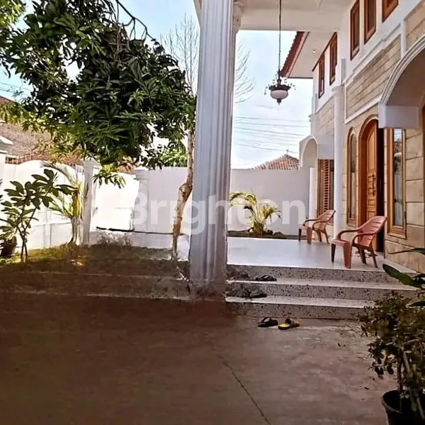 image RUMAH MEWAH 300M² DEKAT BANDARA, 10 MENIT KE UMS COLOMADU (4)