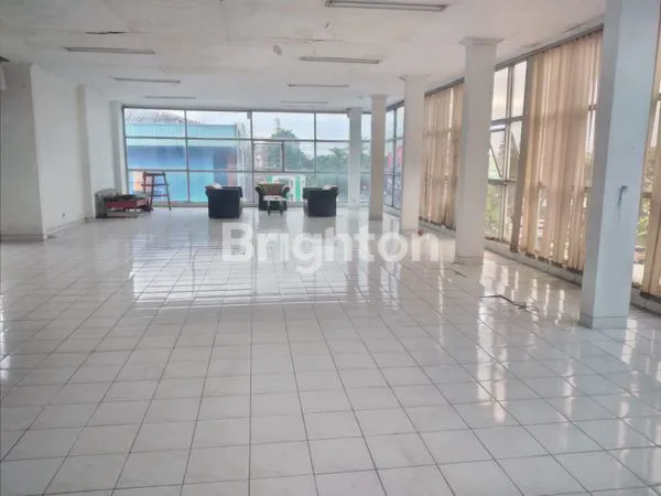 image GEDUNG 3 LANTAI DI MAIN ROAD SOEKARNO HATTA, BANDUNG (6)