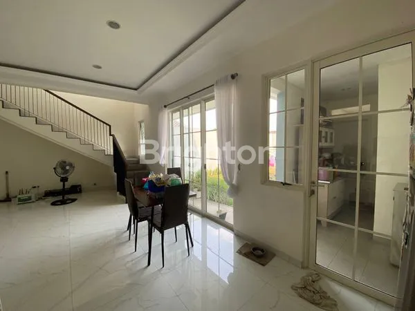 image RUMAH 2 LANTAI DI SUVARNA SUTERA – CLUSTER ASRI & TENANG! LOKASI STRATEGIS, INVESTASI CERDAS (2)