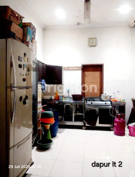 image RUMAH 2 1/2 LANTAI (8)