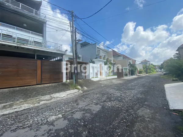 image RUMAH SARASWATI DEKAT SUNSET ROAD, MAHENDRADATTA, TEUKU UMAR, SEMINYAK, KUTA (2)