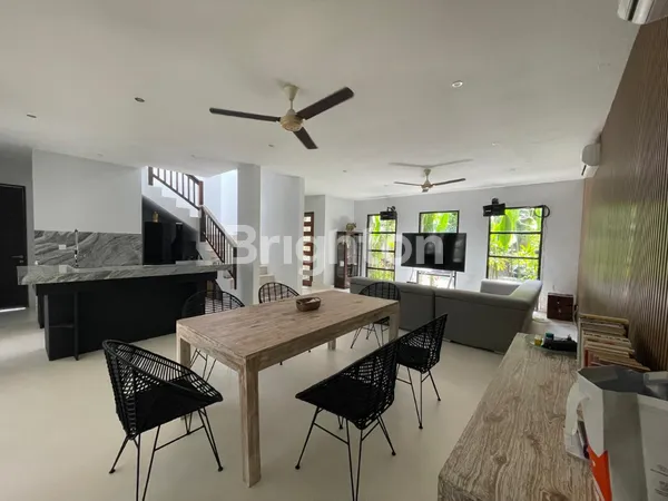 image VILLA MEWAH FURNISH DAN SIAP HUNI JL UMALAS BANDUNG (2)