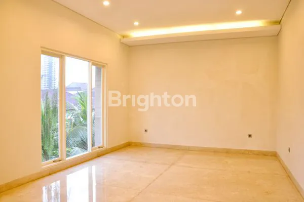 image RUMAH MEWAH 2 LANTAI STRATEGIS DEKAT MRT SCBD KEBAYORAN BARU (5)