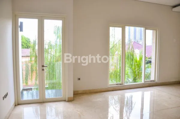 image RUMAH MEWAH 2 LANTAI STRATEGIS DEKAT MRT SCBD KEBAYORAN BARU (7)