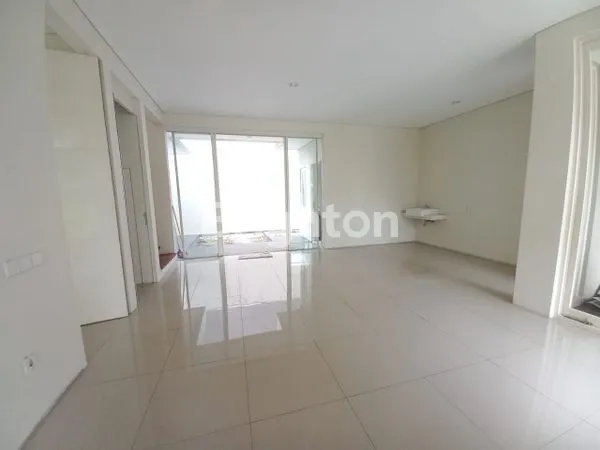 image JUAL RUMAH MINIMALIS 2 LANTAI CITRALAND (4)