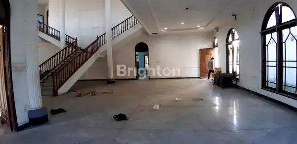 image RUMAH HOKKY 2 LANTAI, MOJO KIDUL, MODEL KLASIK KUNO SIAP HUNI (2)