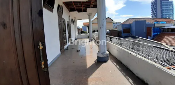 image RUMAH HOKKY 2 LANTAI, MOJO KIDUL, MODEL KLASIK KUNO SIAP HUNI (4)