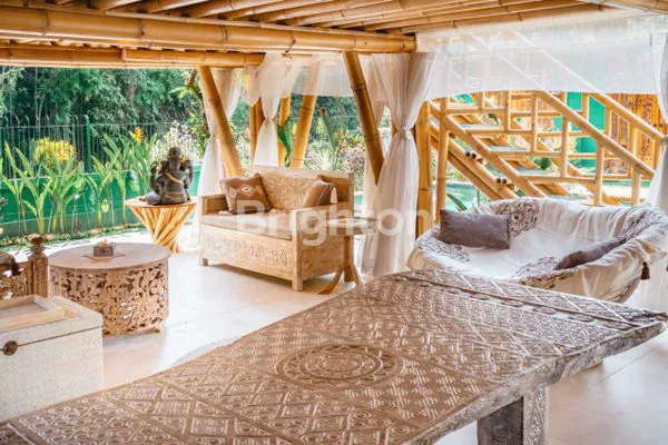 VILLA BAMBOO, 2 LANTAI, 1 KAMAR TIDUR, VIEW ALAM, SUASANA TENANG, SEJUK DAN NYAMAN DI SUKAWATI