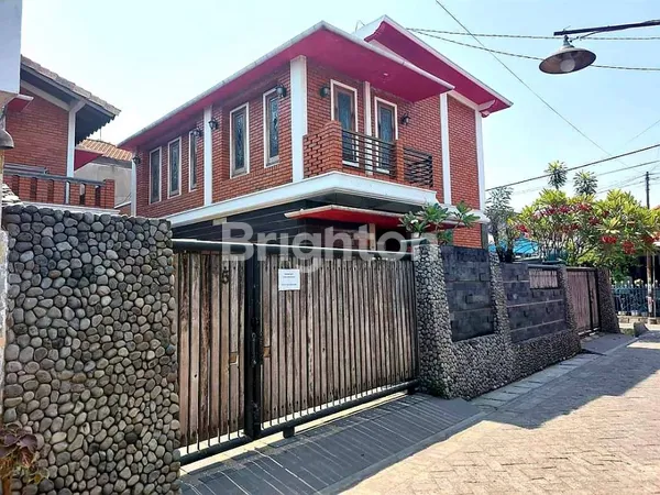 image DIJUAL RUMAH + KOS TENGAH KOTA SURABAYA MODEL UNIK (1)