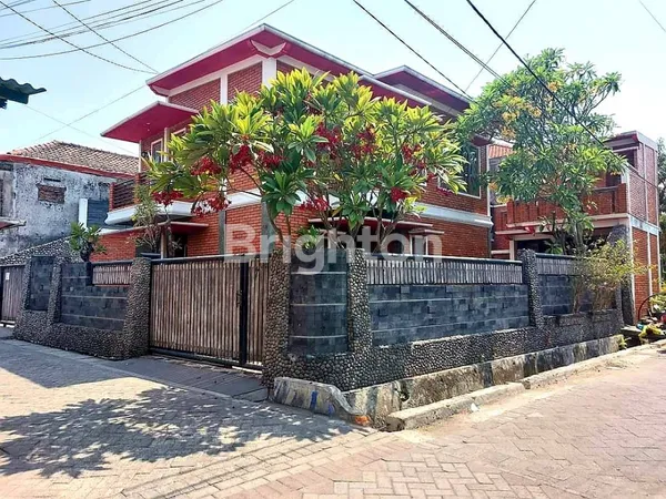 image DIJUAL RUMAH + KOS TENGAH KOTA SURABAYA MODEL UNIK (2)