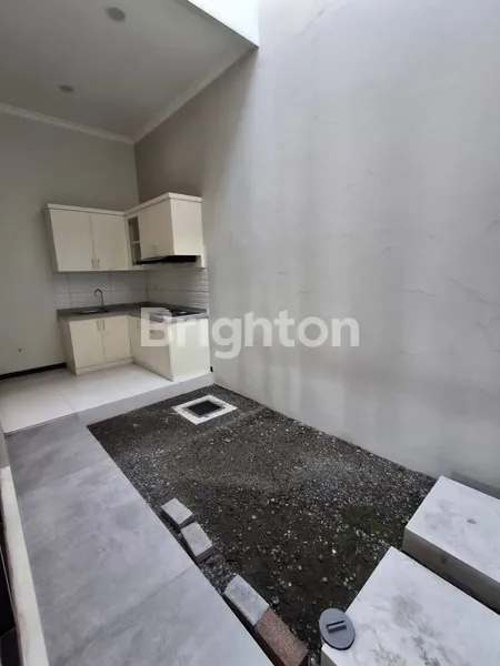 image RUNGKUT MEDOKAN DEKAT UPN LINGKUNGAN MODERN ELITE BARU GRESS 2LT ONE GATE SYSTEM (4)