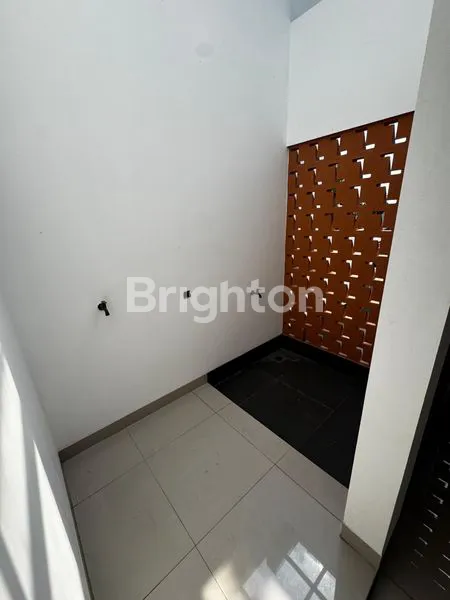 image RUMAH MEWAH 3 LANTAI DALAM CLUSTER DI JAGAKARSA (2)