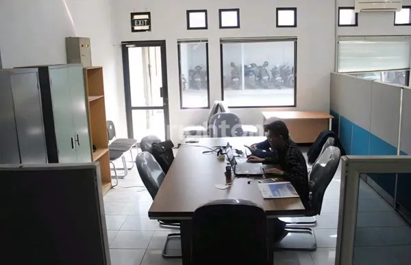 image GEDUNG PREMIUM 1980M² SHM 6 MENIT DARI PUSAT BISNIS BANDUNG JALAN ASIA AFRIKA (3)