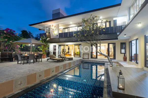image MODERN 6-BEDROOM VILLA WITH MEETING ROOM – FOR MONTHLY RENT IN NUSA DUA LOCATED ON MAYASARI STREET, GANG DHARMAWANGSA, SOUTH KUTA (5)
