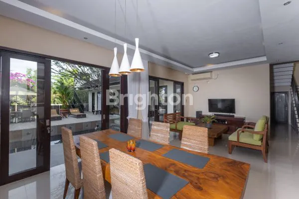 image MODERN 6-BEDROOM VILLA WITH MEETING ROOM – FOR MONTHLY RENT IN NUSA DUA LOCATED ON MAYASARI STREET, GANG DHARMAWANGSA, SOUTH KUTA (7)