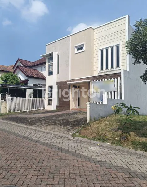image RUMAH 2 LT DI CITRALAND SURABAYA (1)