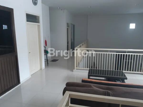 image RUMAH TERAWAT SIAP HUNI SEMI FURNISHED MANYAR TOMPOTIKA DEKAT SEKOLAH PETRA NGAGEL PUCANG BONNET GALAXY MALL HOKKY MERR KLAMPIS NGINDEN (5)