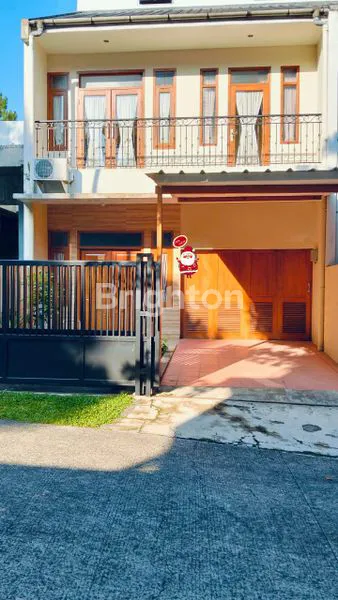 image RUMAH MEWAH DIJUAL 2 LANTAI DALAM CLUSTER SIAP HUNI (1)