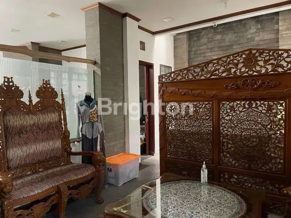 image DIJUAL RUMAH MEWAH 2 LANTAI DENGAN TAMAN LUAS DI CISATU II CIUMBULEUIT BANDUNG DENGAN LOKASI STRATEGIS NYAMAN DAN EKSLUSIF (3)