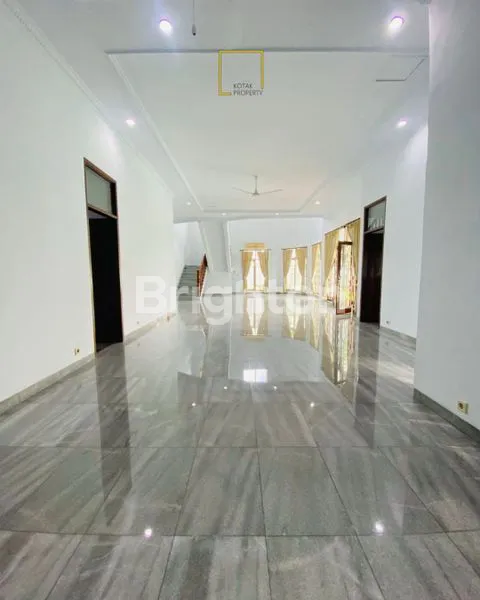 image RUMAH 2 LANTAI SUDAH RENOVASI BERSIH PLUS KOLAM RENANG SEMI FURNISHED DI PEJATEN BARAT INDAH JAKARTA SELATAN (4)