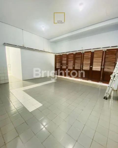 image RUMAH 2 LANTAI SUDAH RENOVASI BERSIH PLUS KOLAM RENANG SEMI FURNISHED DI PEJATEN BARAT INDAH JAKARTA SELATAN (2)
