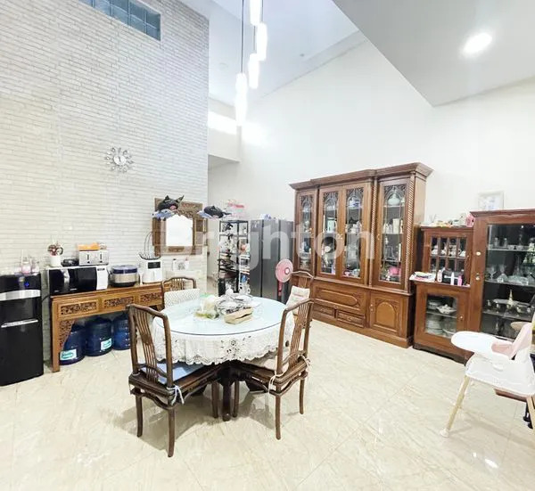 image RUMAH HOOK 2 LANTAI MINIMALIS MODERN LOKASI STRATEGIS DEKAT SUMMARECON DI RIUNG BANDUNG (3)