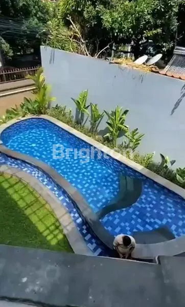 image RUMAH MEWAH KAWASAN ELITE STRATEGIS LOKASI DI RENON (5)