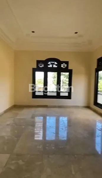 image RUMAH MEWAH KAWASAN ELITE STRATEGIS LOKASI DI RENON (6)