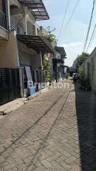 image RUMAH 2 LANTAI SIAP HUNI HOOK DI RANGKAH, DEKAT KENJERAN (3)