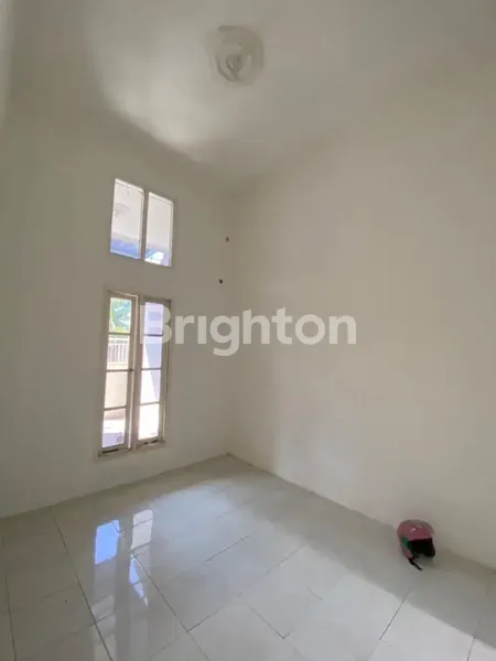 image RUMAH 2 LANTAI MINIMALIS SIAP HUNI BARU RENOV DEKAT ITS DAN PAKUWON CITY (4)