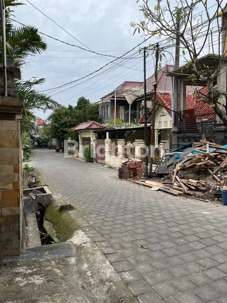 image RUMAH MEWAH 2 LANTAI SEMI-FURNISHED DI GATSU, HOOK TIMUR-SELATAN (3)