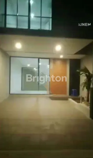 image RUMAH MEWAH 2 LANTAI VIEW DANAU DI CITRALAND (1)