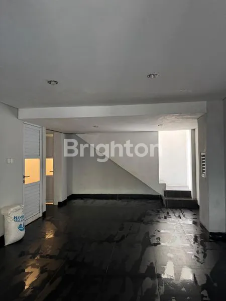 image DIJUAL RUMAH FULL FURNISHED WITH POOL AREA NUSA DUAKABUPATEN BADUNG BALI(5 MENIT DARI TOL BALI MANDARA) LOKASI SANGAT STRATEGIS (8)