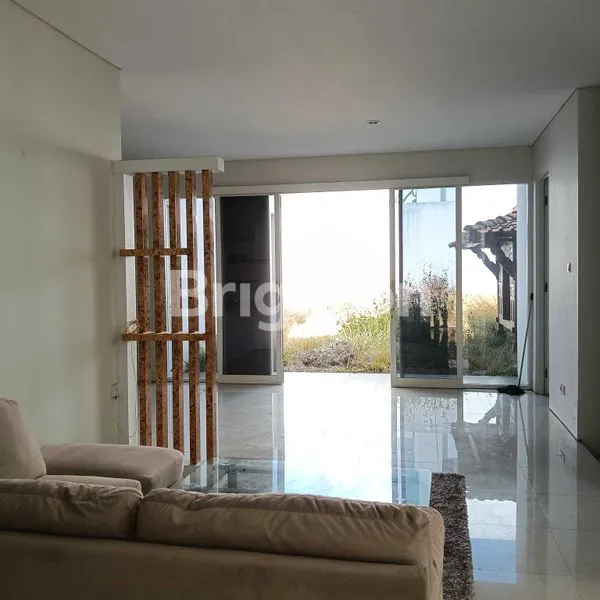 image RUMAH DUA LANTAI DI CLUSTER IVY PARK CITRALAND SEMARANG (3)