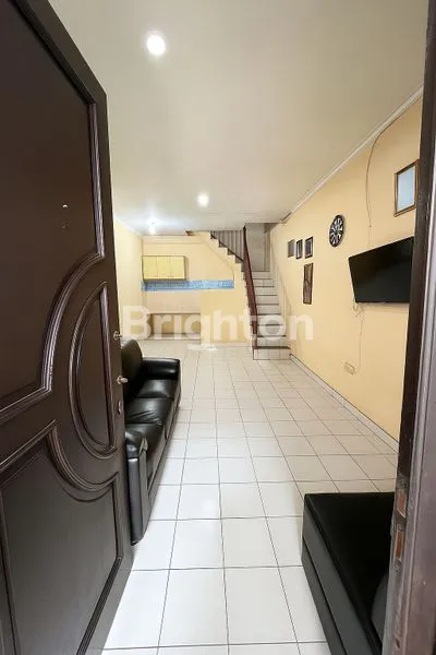 image RUMAH MINIMALIS 2 LANTAI DALAM PERUMAHAN (2)