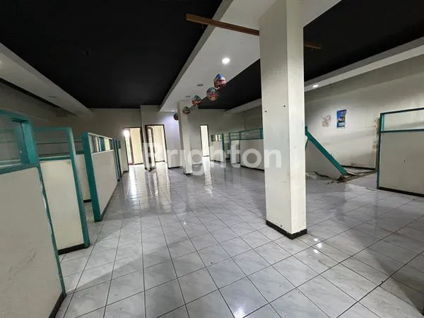 image DISEWAKAN RUKO 3 LANTAI COCOK UNTUK KANTOR LOKASI RENON (2)