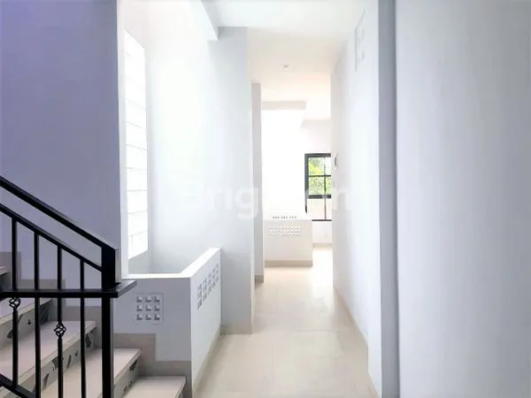 image RUANG USAHA/RUMAH KOMERSIL 4 LANTAI BARU SIAP PAKAI DI SAYAP RIAU BANDUNG (3)