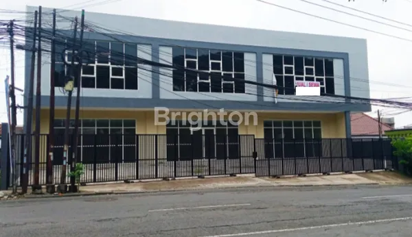 GEDUNG LUAS LOKASI STRATEGIS BABATAN UNESA WIYUNG ROW LEBAR