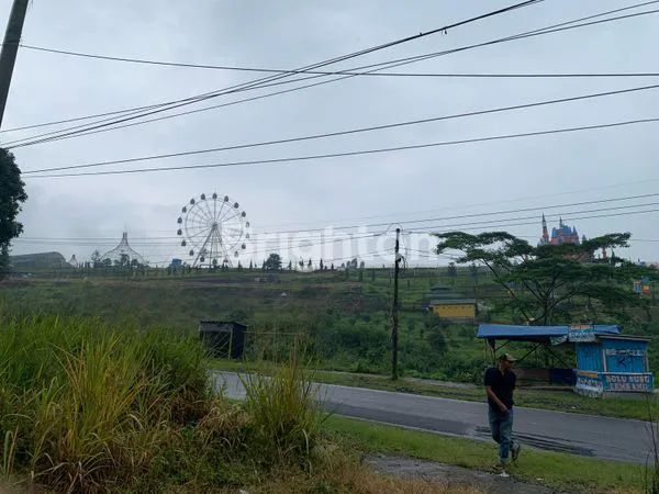 image TANAH PINGGIR JALAN NASIONAL BERHADAPAN DENGAN TEMPAT WISATA DE CASTELLO CIATER SUBANG (1)
