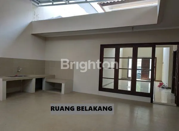 image RUMAH MEWAH FULLERTON CITRALAND - 3KT SEMI FURNISH DEKAT RS CIPUTRA (2)