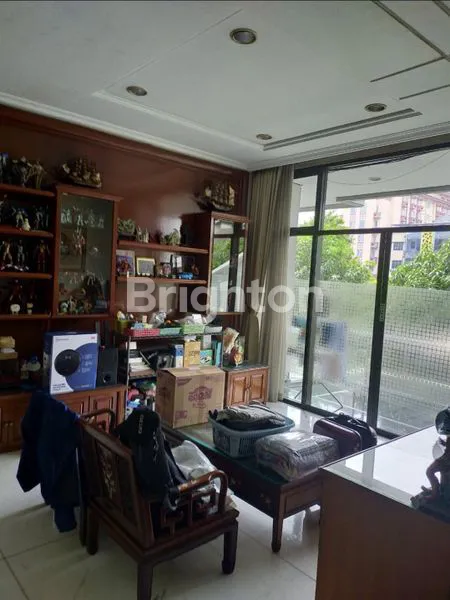 image RUMAH LAMA LAYAK HUNI HITUNG TANAH UKURAN  LEBAR 21X18  DI TAMAN SARI, MANGGA BESAR, JAKARTA BARAT (KODE RMRG 2810) (3)