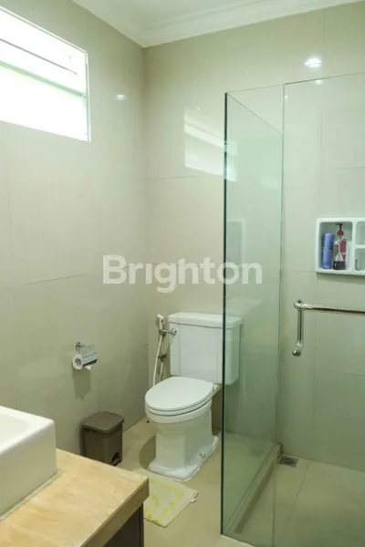 image  RUMAH DUKUH KUPANG DEKAT MAYJEN SUNGKONO,DEKAT CIPUTRA WORLD, DEKAT KAMPUS UWKS (4)