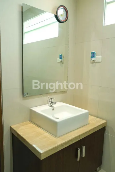 image  RUMAH DUKUH KUPANG DEKAT MAYJEN SUNGKONO,DEKAT CIPUTRA WORLD, DEKAT KAMPUS UWKS (8)