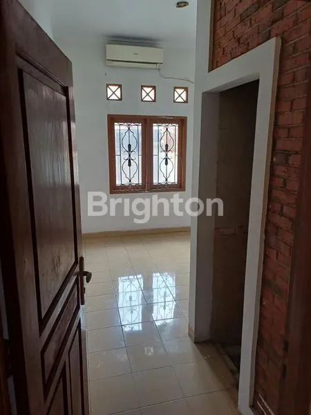 image RUMAH HOOK SIAP HUNI 2KT DI WISMA MAS SAWANGAN - LT 150M2 (2)
