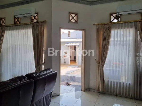 image RUMAH MEWAH,2 LANTAI, LUAS DAN SIAP HUNI DI CIPUTAT, TANGSEL (5)