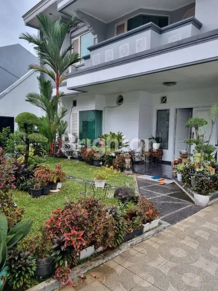 image RUMAH MEWAH,2 LANTAI, LUAS DAN SIAP HUNI DI CIPUTAT, TANGSEL (1)