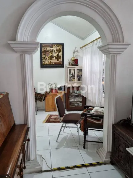 image RUMAH MEWAH,2 LANTAI, LUAS DAN SIAP HUNI DI CIPUTAT, TANGSEL (4)