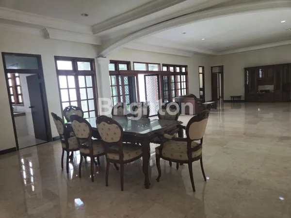 image  RUMAH MEWAH SIAP HUNI DI PUTAT, SURABAYA (8)